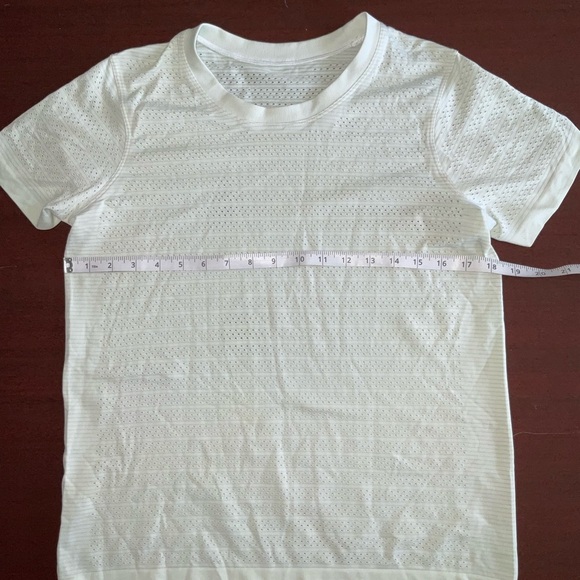 lululemon athletica light Green Short Sleeve Tee - Picture 2 of 4